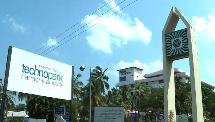 ടെക്നോപാര്ക്കില് 850 കോടിയുടെ നിക്ഷേപത്തിനൊരുങ്ങി യുഎഇ കമ്പനി; 10,000ത്തിലധികം നേരിട്ടുള്ള തൊഴിലവസരങ്ങള് സൃഷ്ടിക്കും ടെക്നോപാര്ക്കില് 850 കോടിയുടെ നിക്ഷേപത്തിനൊരുങ്ങി യുഎഇ കമ്പനി; 10,000ത്തിലധികം നേരിട്ടുള്ള തൊഴിലവസരങ്ങള് സൃഷ്ടിക്കും