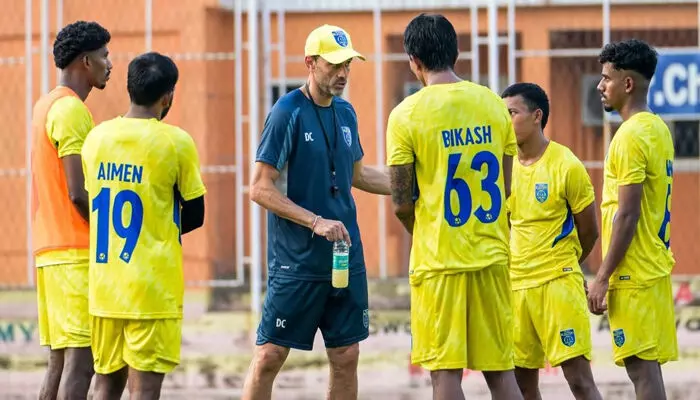 ആദ്യ രണ്ട് മത്സരങ്ങളും ജയിച്ച് ഗ്രൂപ്പിൽ ഒന്നാം സ്ഥാനത്ത്; സൂപ്പർ കപ്പ് സെമിഫൈനൽ ലക്ഷ്യമിട്ട് കേരള ബ്ലാസ്റ്റേഴ്സ് ഇന്നിറങ്ങും; എതിരാളികൾ മുംബൈ സിറ്റി എഫ്.സി ആദ്യ രണ്ട് മത്സരങ്ങളും ജയിച്ച് ഗ്രൂപ്പിൽ ഒന്നാം സ്ഥാനത്ത്; സൂപ്പർ കപ്പ് സെമിഫൈനൽ ലക്ഷ്യമിട്ട് കേരള ബ്ലാസ്റ്റേഴ്സ് ഇന്നിറങ്ങും; എതിരാളികൾ മുംബൈ സിറ്റി എഫ്.സി