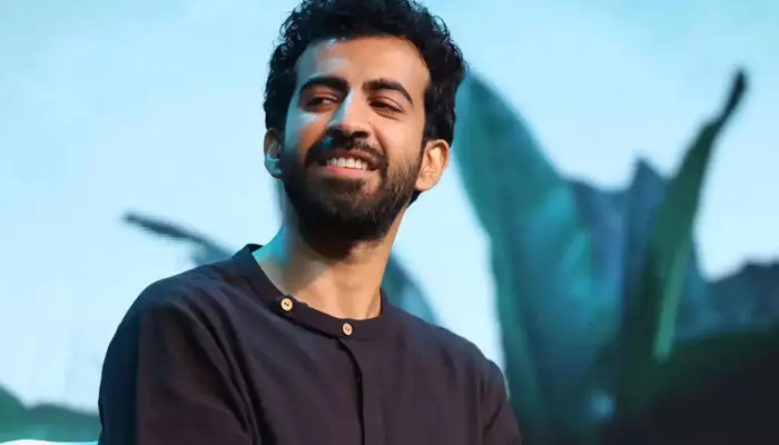 തിരിഞ്ഞ് നോക്കിയപ്പോൾ ഷാരൂഖ് ഖാന് മൂലയ്ക്ക് നിന്ന് സിഗരറ്റു വലിക്കുന്നു, കണ്ടതും ഞാന് സ്റ്റക്കായി; റോഹന് എന്നായിരുന്നു വിളിച്ചത്, പക്ഷെ ഞാൻ തിരുത്തിയില്ല; തുറന്ന് പറഞ്ഞ് റോഷൻ മാത്യു തിരിഞ്ഞ് നോക്കിയപ്പോൾ ഷാരൂഖ് ഖാന് മൂലയ്ക്ക് നിന്ന് സിഗരറ്റു വലിക്കുന്നു, കണ്ടതും ഞാന് സ്റ്റക്കായി; റോഹന് എന്നായിരുന്നു വിളിച്ചത്, പക്ഷെ ഞാൻ തിരുത്തിയില്ല; തുറന്ന് പറഞ്ഞ് റോഷൻ മാത്യു