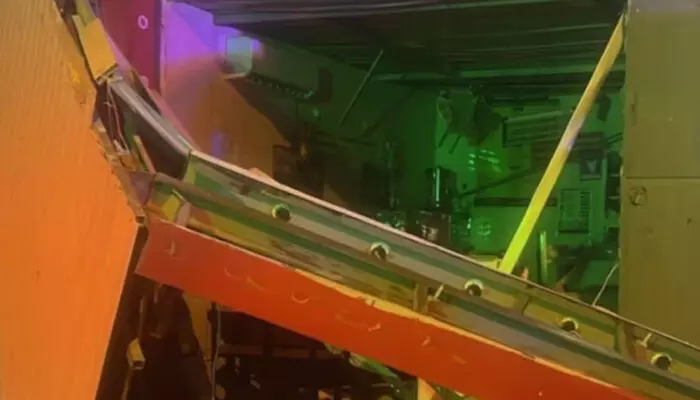 റസ്റ്റോറന്റിലെ ഗ്യാസ് ചോർന്ന് വൻ സ്ഫോടനം; കുവൈറ്റിൽ നടന്ന അപകടത്തിൽ രണ്ടുപേർക്ക് പരിക്ക്; ആശുപത്രിയിൽ പ്രവേശിപ്പിച്ചു റസ്റ്റോറന്റിലെ ഗ്യാസ് ചോർന്ന് വൻ സ്ഫോടനം; കുവൈറ്റിൽ നടന്ന അപകടത്തിൽ രണ്ടുപേർക്ക് പരിക്ക്; ആശുപത്രിയിൽ പ്രവേശിപ്പിച്ചു