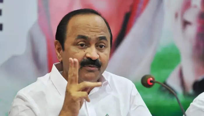 ശബരിമല കൊള്ള: ദേവസ്വം പ്രസിഡന്റ് പി എസ് പ്രശാന്തിനെയും അംഗങ്ങളെയും പ്രതി ചേര്ക്കണം; എസ്.ഐ.ടി ചോദ്യം ചെയ്യണം; ശബരിമലയിലെ എല്ലാ വസ്തുക്കളും പരിശോധിച്ച് ഒറിജിനലാണോയെന്ന് ഉറപ്പു വരുത്തണമെന്നും വി ഡി സതീശന് ശബരിമല കൊള്ള: ദേവസ്വം പ്രസിഡന്റ് പി എസ് പ്രശാന്തിനെയും അംഗങ്ങളെയും പ്രതി ചേര്ക്കണം; എസ്.ഐ.ടി ചോദ്യം ചെയ്യണം; ശബരിമലയിലെ എല്ലാ വസ്തുക്കളും പരിശോധിച്ച് ഒറിജിനലാണോയെന്ന് ഉറപ്പു വരുത്തണമെന്നും വി ഡി സതീശന്