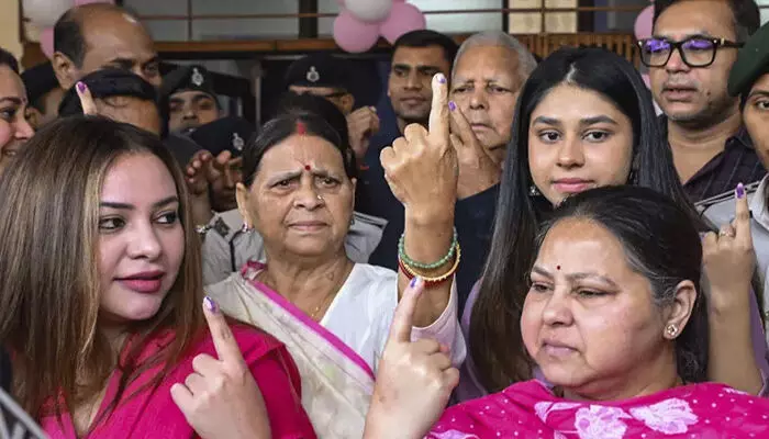 ബിഹാറില്‍ കഴിഞ്ഞ തെരഞ്ഞെടുപ്പില്‍ ആദ്യഘട്ട മണ്ഡലങ്ങളില്‍ മുന്‍തൂക്കം നേടിയത് മഹാസഖ്യം; ഇത്തവണ പോളിങ് 60 ശതമാനം കടന്നു; വിധിയെഴുത്ത് ആര്‍ക്ക് അനുകൂലം? സമഗ്ര വോട്ടര്‍പട്ടിക പരിഷ്‌കരണം ഫലം കാണുമോ? രണ്ടാം ഘട്ട വോട്ടെടുപ്പ് 11ന്; വോട്ടെണ്ണല്‍ 14ന്