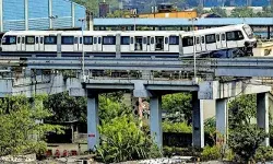 പരീക്ഷണയോട്ടത്തിനിടെ മോണോ റെയില് ട്രാക്കിലെ ബീമില് ഇടിച്ച് കയറി അപകടം; മുന്നിലെ കോച്ച് ചരിഞ്ഞു: ആര്ക്കും പരിക്കില്ല പരീക്ഷണയോട്ടത്തിനിടെ മോണോ റെയില് ട്രാക്കിലെ ബീമില് ഇടിച്ച് കയറി അപകടം; മുന്നിലെ കോച്ച് ചരിഞ്ഞു: ആര്ക്കും പരിക്കില്ല