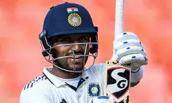 തകർച്ചയിൽ നിന്ന് കരകയറ്റിയത് ധ്രുവ് ജുറേലിന്റെ സെഞ്ചുറി പ്രകടനം; ദക്ഷിണാഫ്രിക്ക എ ടീമിനെതിരായ ടെസ്റ്റ് മത്സരത്തിൽ ഇന്ത്യ 255ന് പുറത്ത്; തിയാൻ വാൻ വുറന് നാല് വിക്കറ്റ് തകർച്ചയിൽ നിന്ന് കരകയറ്റിയത് ധ്രുവ് ജുറേലിന്റെ സെഞ്ചുറി പ്രകടനം; ദക്ഷിണാഫ്രിക്ക എ ടീമിനെതിരായ ടെസ്റ്റ് മത്സരത്തിൽ ഇന്ത്യ 255ന് പുറത്ത്; തിയാൻ വാൻ വുറന് നാല് വിക്കറ്റ്