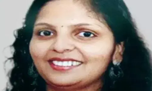 പോലീസിനെ വെട്ടിച്ച് രക്ഷപ്പെടാന്‍ ശ്രമിച്ച ടിപ്പര്‍ ലോറിയിടിച്ചു; ജോലി കഴിഞ്ഞ് വീട്ടിലേക്ക് മടങ്ങിയ അധ്യാപികയ്ക്ക് ദാരുണ മരണം