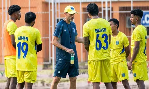 ആദ്യ രണ്ട് മത്സരങ്ങളും ജയിച്ച് ഗ്രൂപ്പിൽ ഒന്നാം സ്ഥാനത്ത്; സൂപ്പർ കപ്പ് സെമിഫൈനൽ ലക്ഷ്യമിട്ട് കേരള ബ്ലാസ്റ്റേഴ്സ് ഇന്നിറങ്ങും; എതിരാളികൾ മുംബൈ സിറ്റി എഫ്.സി