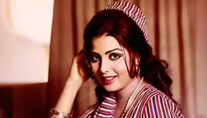 നടിയും ഗായികയുമായിരുന്ന സുലക്ഷണ പണ്ഡിറ്റ് അന്തരിച്ചു; അന്ത്യം ഹൃദയാഘാതത്തെ തുടര്ന്ന് നടിയും ഗായികയുമായിരുന്ന സുലക്ഷണ പണ്ഡിറ്റ് അന്തരിച്ചു; അന്ത്യം ഹൃദയാഘാതത്തെ തുടര്ന്ന്