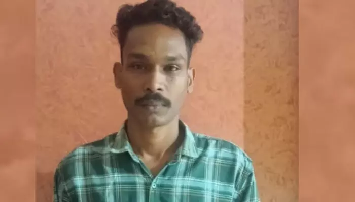 ബാറിലിരുന്ന് മദ്യപിച്ചിരിക്കെ മുഴുവൻ ശല്യം; അവിടെ വന്ന മറ്റ് യുവാക്കളുമായി വാക്കുതർക്കം; പിന്നാലെ ഹോക്കി സ്റ്റിക്ക് പ്രയോഗം; തലയ്ക്ക് മാരക പരിക്ക്; ഡ്രാഗൺ അപ്പുവിനെ കുടുക്കി പോലീസ് ബാറിലിരുന്ന് മദ്യപിച്ചിരിക്കെ മുഴുവൻ ശല്യം; അവിടെ വന്ന മറ്റ് യുവാക്കളുമായി വാക്കുതർക്കം; പിന്നാലെ ഹോക്കി സ്റ്റിക്ക് പ്രയോഗം; തലയ്ക്ക് മാരക പരിക്ക്; ഡ്രാഗൺ അപ്പുവിനെ കുടുക്കി പോലീസ്