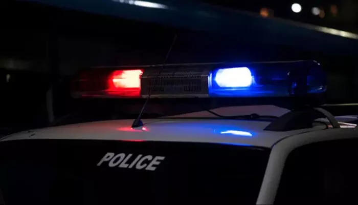 ഞാന് നിന്നെ അവസാനിപ്പിക്കും, ആ സ്ത്രീയെക്കുറിച്ച് മറന്നേക്കൂ; രണ്ടാം വിവാഹത്തിന് യുവതിയെ പരിചയപ്പെടുത്തി തരാമെന്ന് വാഗ്ദാനം; 60,000 രൂപ വാങ്ങി കബളിപ്പിച്ചു; തിരികെ ചോദിച്ചപ്പോള് കുത്തിപ്പരിക്കേല്പ്പിച്ചെന്ന് പരാതി ഞാന് നിന്നെ അവസാനിപ്പിക്കും, ആ സ്ത്രീയെക്കുറിച്ച് മറന്നേക്കൂ; രണ്ടാം വിവാഹത്തിന് യുവതിയെ പരിചയപ്പെടുത്തി തരാമെന്ന് വാഗ്ദാനം; 60,000 രൂപ വാങ്ങി കബളിപ്പിച്ചു; തിരികെ ചോദിച്ചപ്പോള് കുത്തിപ്പരിക്കേല്പ്പിച്ചെന്ന് പരാതി