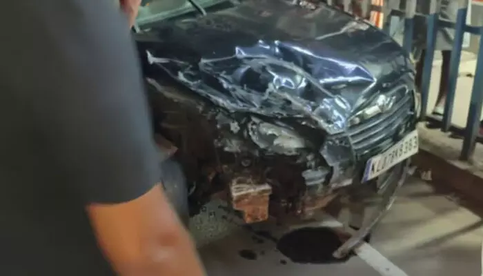 അമിത വേഗതയിലെത്തിയ കാർ ഓട്ടോയിലും രണ്ട് ബൈക്കിലുമായി കൂട്ടിയിടിച്ച് അപകടം; പയ്യന്നൂരിൽ വയോധികയ്ക്ക് ദാരുണാന്ത്യം; രണ്ട് യുവാക്കൾ കസ്റ്റഡിയിൽ അമിത വേഗതയിലെത്തിയ കാർ ഓട്ടോയിലും രണ്ട് ബൈക്കിലുമായി കൂട്ടിയിടിച്ച് അപകടം; പയ്യന്നൂരിൽ വയോധികയ്ക്ക് ദാരുണാന്ത്യം; രണ്ട് യുവാക്കൾ കസ്റ്റഡിയിൽ