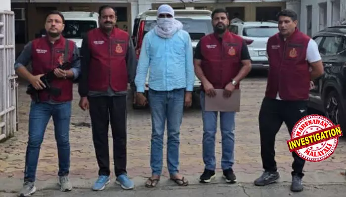 വഴക്കിനിടെ ഭാര്യയെ കൊലപ്പെടുത്തി; ആത്മഹത്യയെന്ന് വരുത്തി തീര്ക്കാന് വ്യാജ ആത്മഹത്യാക്കുറിപ്പ് തയ്യാറാക്കി; ഒളിവില് കഴിഞ്ഞത് പതിനഞ്ച് വര്ഷം; രഹസ്യ വിവരം ലഭിച്ചതിന് പിന്നാലെ പ്രതി അറസ്റ്റില് വഴക്കിനിടെ ഭാര്യയെ കൊലപ്പെടുത്തി; ആത്മഹത്യയെന്ന് വരുത്തി തീര്ക്കാന് വ്യാജ ആത്മഹത്യാക്കുറിപ്പ് തയ്യാറാക്കി; ഒളിവില് കഴിഞ്ഞത് പതിനഞ്ച് വര്ഷം; രഹസ്യ വിവരം ലഭിച്ചതിന് പിന്നാലെ പ്രതി അറസ്റ്റില്