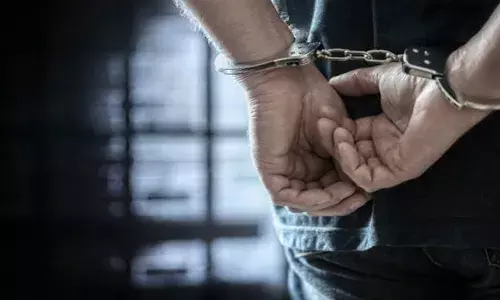 പതിവ് പരിശോധനയ്ക്കിടെ യുവാക്കളില്‍ നിന്നും കണ്ടെത്തിയത് ആയുധങ്ങളും വെടിക്കോപ്പുകളും; ഭീകരാക്രമണത്തിന് പദ്ധതിയിട്ടതായി സൂചന: ശ്രീനഗറില്‍ മൂന്നു പേര്‍ അറസ്റ്റില്‍