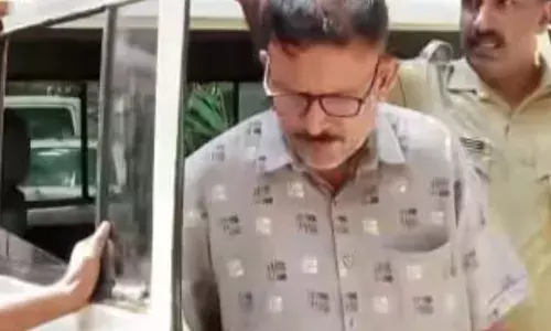 സ്കൂള് വിദ്യാര്ത്ഥിനിയെ പീഡിപ്പിച്ച കേസില് ഒളിവില് പോയി; പുതിയ പേരില് ചെന്നൈയില് പാസ്റ്ററായി സുഖ ജീവിതം; 25 വര്ഷത്തിന് ശേഷം മുത്തു കുമാറിനെ കുടുക്കി കേരളാ പോലിസ് സ്കൂള് വിദ്യാര്ത്ഥിനിയെ പീഡിപ്പിച്ച കേസില് ഒളിവില് പോയി; പുതിയ പേരില് ചെന്നൈയില് പാസ്റ്ററായി സുഖ ജീവിതം; 25 വര്ഷത്തിന് ശേഷം മുത്തു കുമാറിനെ കുടുക്കി കേരളാ പോലിസ്