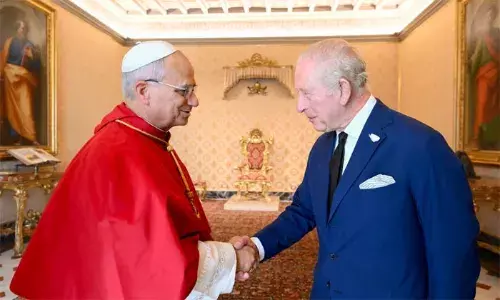 പോപ്പിനെ കണ്ട് ചാള്‍സ് രാജാവ് സത്യപ്രതിജ്ഞ ലംഘിച്ചു; ആരോപണവുമായി ഗ്രാന്‍ഡ് മാസ്റ്റേഴ്സ്