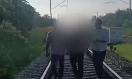 ഒരാൾ ട്രാക്കിൽ കുനിഞ്ഞ് നിൽക്കുന്നു...പെട്ടെന്ന് വരൂ എന്ന് കോൾ; പോലീസ് കൺട്രോൾ റൂമിലേക്ക് ഭീതിപ്പെടുത്തി ആ സന്ദേശം; ഒടുവിൽ പാഞ്ഞെത്തിയ പോലീസ് കണ്ടത്