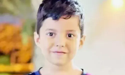 മക്കളെ അകത്താക്കി ഗേറ്റ് പൂട്ടിയിട്ട് പോയ പിതാവ്; അമ്മയുടെ കണ്ണൊന്ന് തെറ്റിയതും മുറ്റത്തിറങ്ങി; യുഎഇ യിൽ കളിക്കുന്നതിനിടെ ആറ് വയസ്സുകാരൻ വാട്ടർ ടാങ്കിൽ മുങ്ങി മരിച്ചു; വേദനയോടെ ഉറ്റവർ