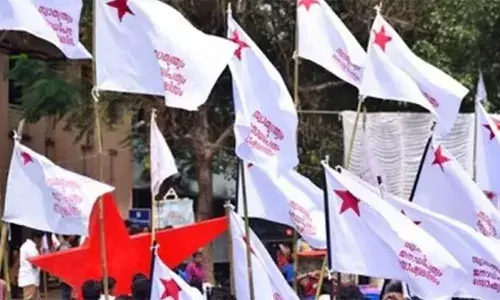 ഗവേഷക വിദ്യാര്‍ഥിക്ക് നേരെയുണ്ടായ ജാതി അധിക്ഷേപം; ഡീനിന്റെ നടപടി ജനാധിപത്യ സമൂഹത്തിന് അപമാനകരം: എസ്എഫ്‌ഐ