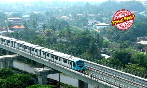 തിരുവനന്തപുരം നഗരത്തിന്റെ മുഖച്ഛായ മാറും; മെട്രോ റെയില്‍ പദ്ധതിയുടെ ആദ്യ ഘട്ട അലൈന്‍മെന്റിന് അംഗീകാരം; പാപ്പനംകോട് നിന്ന് തുടങ്ങി ഈഞ്ചലയ്ക്കലില്‍ അവസാനിക്കും; 31 കിലോമീറ്റര്‍ ദൈര്‍ഘ്യമുള്ള പാതയില്‍ 27 സ്റ്റേഷനുകള്‍; കഴക്കൂട്ടം, ടെക്‌നോപാര്‍ക്ക്, കാര്യവട്ടം എന്നിവ ഇന്റര്‍ചേഞ്ച് സ്റ്റേഷനുകള്‍; പദ്ധതി നടപ്പിലാക്കുക കെ എം ആര്‍ എല്‍