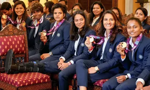 ലോകകപ്പില്‍ ഇന്ത്യയുടെ റണ്‍വേട്ടക്കാരില്‍ രണ്ടാമതെത്തി; മോദിയെ കണ്ടപ്പോള്‍ അണിഞ്ഞത് അമന്‍ജോതിന്റെ സ്‌നേഹ മെഡല്‍; ഇനി ആ നഷ്ടം മറക്കാം;  പരിക്കേറ്റ് പുറത്തായെങ്കിലും പ്രതികയ്ക്കും മെഡല്‍ ലഭിക്കും; ഉറപ്പ് നല്‍കി ജയ് ഷാ