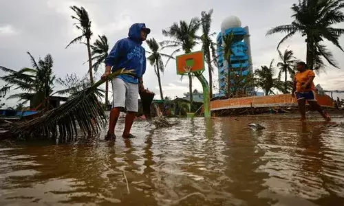 വിയറ്റ്നാമിൽ ആഞ്ഞുവീശി കൽമേഗി ചുഴലിക്കാറ്റ്; മണിക്കൂറിൽ 149 കിലോമീറ്റർ വേഗതയിൽ കാറ്റ്; 114 പേർക്ക് ജീവൻ നഷ്ടമായി; രക്ഷാപ്രവർത്തനം തുടരുന്നു; പ്രദേശങ്ങളിൽ അതീവ ജാഗ്രത