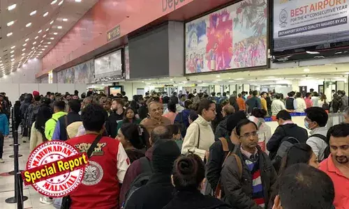 തെറ്റായ സിഗ്‌നലുകളയച്ച് വിമാനങ്ങളെ വഴിതെറ്റിക്കുന്ന ജിപിഎസ് സ്പൂഫിങിന് ശ്രമമോ?  എയര്‍ ട്രാഫിക് കണ്‍ട്രോള്‍ ഡാറ്റയുമായി ബന്ധപ്പെട്ട ഓട്ടോമാറ്റിക് മെസേജ് സ്വിച്ചിംഗ് സിസ്റ്റത്തിന് തകരാറെന്നും സൂചന; ഡല്‍ഹി വിമാനത്താവളത്തില്‍ വൈകിയത് 800 വിമാന സര്‍വീസുകള്‍; ആയിരക്കണക്കിന് യാത്രക്കാര്‍ കുടുങ്ങി;  താളംതെറ്റി മറ്റ് വിമാനത്താവളങ്ങളും