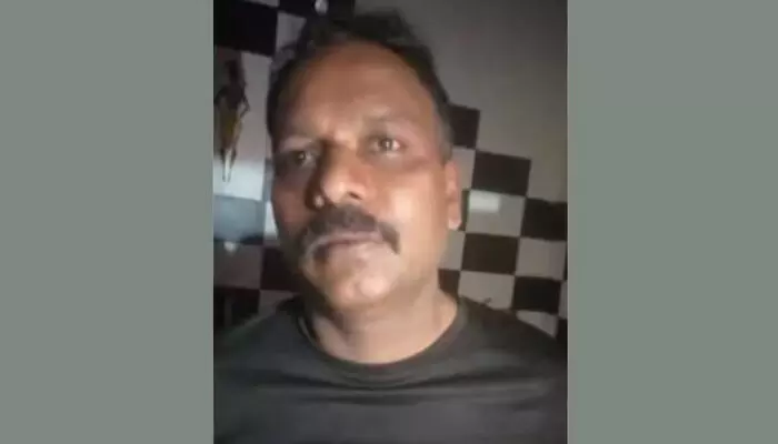 തൃശൂരില് നിന്നും വയനാട്ടിലേക്ക് കൊണ്ടു പോകുന്നതിനിടെ ശുചിമുറിയില് പോകാന് വാഹനം നിര്ത്തി; നിരവധി മോഷണക്കേസുകളിലെ പ്രതി പോലിസുകാരെ കബളിപ്പിച്ച് ചാടി പോയി തൃശൂരില് നിന്നും വയനാട്ടിലേക്ക് കൊണ്ടു പോകുന്നതിനിടെ ശുചിമുറിയില് പോകാന് വാഹനം നിര്ത്തി; നിരവധി മോഷണക്കേസുകളിലെ പ്രതി പോലിസുകാരെ കബളിപ്പിച്ച് ചാടി പോയി