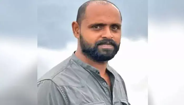 മകന്റെ ചോറൂണുദിവസം യുവാവ് തൂങ്ങി മരിച്ച നിലയില്; അമല് ആത്മഹത്യ ചെയ്തത് ജീവിതം അവസാനിപ്പിക്കുന്നതായി വാട്സാപ്പ് സ്റ്റാറ്റസ് ഇട്ട ശേഷം മകന്റെ ചോറൂണുദിവസം യുവാവ് തൂങ്ങി മരിച്ച നിലയില്; അമല് ആത്മഹത്യ ചെയ്തത് ജീവിതം അവസാനിപ്പിക്കുന്നതായി വാട്സാപ്പ് സ്റ്റാറ്റസ് ഇട്ട ശേഷം