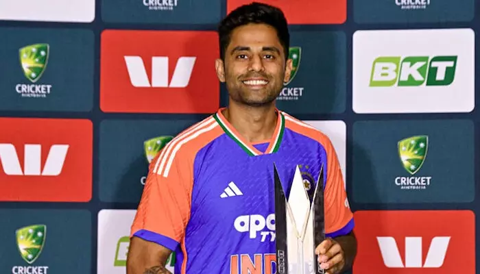 സന്തോഷം.. ഒടുവിലൊരു ട്രോഫി കൈയിൽ കിട്ടിയല്ലോ..; ഏഷ്യാ കപ്പ് വിവാദത്തിൽ പരിഹാസവുമായി സൂര്യകുമാർ യാദവ് സന്തോഷം.. ഒടുവിലൊരു ട്രോഫി കൈയിൽ കിട്ടിയല്ലോ..; ഏഷ്യാ കപ്പ് വിവാദത്തിൽ പരിഹാസവുമായി സൂര്യകുമാർ യാദവ്