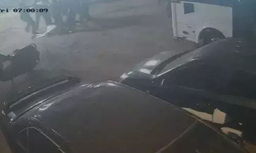 മലപ്പുറത്ത് പ്രവാസിയെ ക്രൂരമായി മര്‍ദിച്ച് വാഹനം കയറ്റി കൊല്ലാന്‍ ശ്രമം; ഗുരുതര പരിക്കേറ്റ യുവാവ് ആശുപത്രിയില്‍