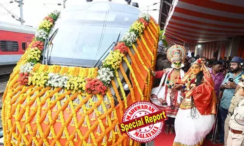 കേരളത്തിലെ ഐടിക്കാര്‍ക്കും വിനോദസഞ്ചാരികള്‍ക്കും വിദ്യാര്‍ത്ഥികള്‍ക്കുമടക്കം ഇനി അതിവേഗയാത്ര; എറണാകുളം-ബെംഗളൂരു വന്ദേഭാരത് ഫ്‌ളാഗ് ഓഫ് നിര്‍വഹിച്ച് പ്രധാനമന്ത്രി; യാത്രയ്ക്ക് വേണ്ടത് 8.40 മണിക്കൂര്‍ മാത്രം; സമയക്രമം ഇങ്ങനെ