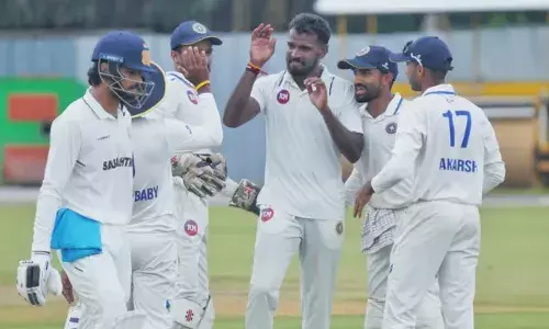 സൗരാഷ്ട്രയെ എറിഞ്ഞിട്ട് എം ഡി നിധീഷ്; 20 റണ്‍സിന് 6 വിക്കറ്റ്; മൂന്ന് വിക്കറ്റെടുത്ത് ബാബാ അപരാജിതും; രഞ്ജി ട്രോഫിയില്‍ സന്ദര്‍ശകര്‍ 160 റണ്‍സിന് പുറത്ത്