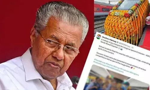 ദേശീയതയുടെ ആണിക്കല്ലായ റെയില്വേ, സ്വാതന്ത്ര്യ സമരത്തെ ഒറ്റിയ ആര്.എസ്.എസിന്റെ വര്ഗീയ അജണ്ടക്ക് കുടപിടിക്കുന്നു; വിദ്യാര്ഥികളെ കൊണ്ട് ഗണഗീതം പാടിപ്പിച്ച നടപടി പ്രതിഷേധാര്ഹമെന്ന് മുഖ്യമന്ത്രി ദേശീയതയുടെ ആണിക്കല്ലായ റെയില്വേ, സ്വാതന്ത്ര്യ സമരത്തെ ഒറ്റിയ ആര്.എസ്.എസിന്റെ വര്ഗീയ അജണ്ടക്ക് കുടപിടിക്കുന്നു; വിദ്യാര്ഥികളെ കൊണ്ട് ഗണഗീതം പാടിപ്പിച്ച നടപടി പ്രതിഷേധാര്ഹമെന്ന് മുഖ്യമന്ത്രി