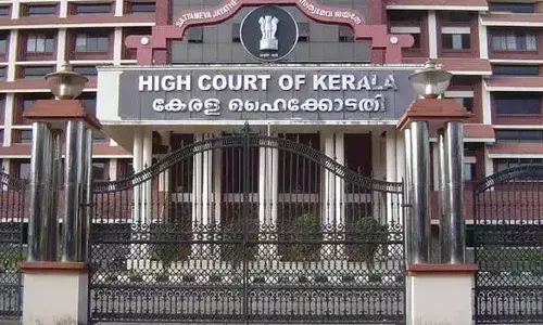 പ്ലാസ്റ്റിക് പരിസ്ഥിതിക്ക് ദോഷം; ശബരിമലയിൽ ഷാംപൂ പാക്കറ്റുകൾ വിലക്കി; രാസ കുങ്കുമത്തിന്റെ വിൽപന തടഞ്ഞു; ഉത്തരവുമായി ഹൈക്കോടതി പ്ലാസ്റ്റിക് പരിസ്ഥിതിക്ക് ദോഷം; ശബരിമലയിൽ ഷാംപൂ പാക്കറ്റുകൾ വിലക്കി; രാസ കുങ്കുമത്തിന്റെ വിൽപന തടഞ്ഞു; ഉത്തരവുമായി ഹൈക്കോടതി