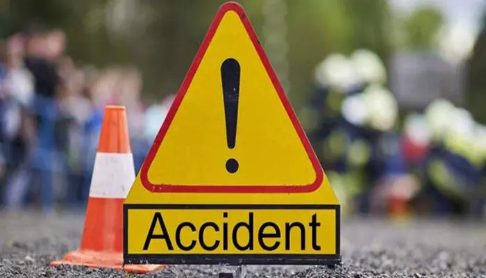 കാർ നിയന്ത്രണം വിട്ട് നേരെ മരത്തിലിടിച്ച് വൻ അപകടം; മൂന്ന് യുവാക്കൾക്ക് ദാരുണാന്ത്യം; രണ്ടുപേർക്ക് പരിക്ക്; പൂർണമായും തകർന്ന നിലയിൽ വാഹനം; സംഭവം പാലക്കാട്