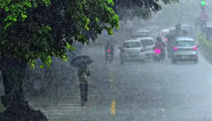തെക്കൻ കേരളത്തിൽ വ്യാപക മഴയ്ക്ക് സാധ്യത; നാല് ജില്ലകളിൽ യെല്ലോ അലർട്ട്; മലയോര മേഖലകളിൽ താമസിക്കുന്നവർ സൂക്ഷിക്കണം; മുന്നറിയിപ്പ് നൽകി കാലാവസ്ഥ വകുപ്പ് തെക്കൻ കേരളത്തിൽ വ്യാപക മഴയ്ക്ക് സാധ്യത; നാല് ജില്ലകളിൽ യെല്ലോ അലർട്ട്; മലയോര മേഖലകളിൽ താമസിക്കുന്നവർ സൂക്ഷിക്കണം; മുന്നറിയിപ്പ് നൽകി കാലാവസ്ഥ വകുപ്പ്