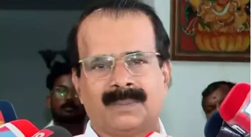 കോണ്ഗ്രസ് ആദ്യം ഗണഗീതം പാടിയ ശിവകുമാറിനെ തിരുത്തട്ടെ; തനിക്ക് ഗണഗീതം പാടാന് അറിയില്ലെന്നും ശാഖയില് പോയിട്ടില്ലെന്നും കേന്ദ്രമന്ത്രി; കുട്ടികള് ഗണഗീതം പാടിയതില് തെറ്റില്ല; ഇത് വിവാദങ്ങളില് നിന്ന് ശ്രദ്ധ തിരിക്കാനുള്ള സിപിഎം ശ്രമം; പ്രതികരിച്ച് മന്ത്രി ജോര്ജ് കുര്യന് കോണ്ഗ്രസ് ആദ്യം ഗണഗീതം പാടിയ ശിവകുമാറിനെ തിരുത്തട്ടെ; തനിക്ക് ഗണഗീതം പാടാന് അറിയില്ലെന്നും ശാഖയില് പോയിട്ടില്ലെന്നും കേന്ദ്രമന്ത്രി; കുട്ടികള് ഗണഗീതം പാടിയതില് തെറ്റില്ല; ഇത് വിവാദങ്ങളില് നിന്ന് ശ്രദ്ധ തിരിക്കാനുള്ള സിപിഎം ശ്രമം; പ്രതികരിച്ച് മന്ത്രി ജോര്ജ് കുര്യന്