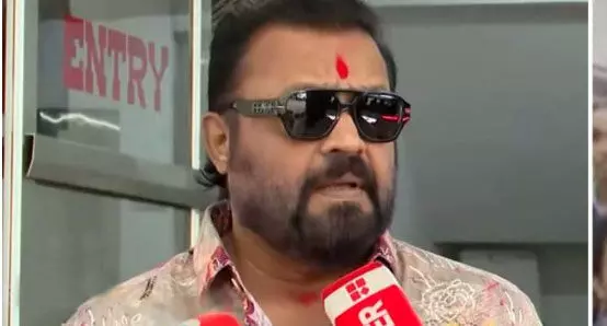 കുഞ്ഞുങ്ങള് നിഷ്കളങ്കമായി ചൊല്ലിയതാണ്; തീവ്രവാദ ഗാനം ഒന്നുമല്ലല്ലോ പാടിയത്; ഗണഗീത വിവാദം തള്ളി കേന്ദ്രമന്ത്രി സുരേഷ് ഗോപി കുഞ്ഞുങ്ങള് നിഷ്കളങ്കമായി ചൊല്ലിയതാണ്; തീവ്രവാദ ഗാനം ഒന്നുമല്ലല്ലോ പാടിയത്; ഗണഗീത വിവാദം തള്ളി കേന്ദ്രമന്ത്രി സുരേഷ് ഗോപി