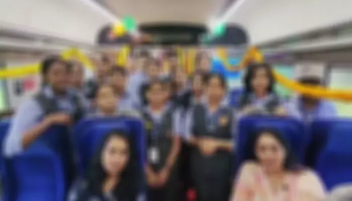 പാട്ടുപാടാന് റെയില്വേ ആവശ്യപ്പെട്ടിട്ടില്ല; ഗണഗീതം പാടിയത് ദേശഭക്തിഗാനം എന്ന നിലയില്; കുട്ടികള് ഭയത്തിലെന്ന് സ്കൂള് പ്രിന്സിപ്പാള് പാട്ടുപാടാന് റെയില്വേ ആവശ്യപ്പെട്ടിട്ടില്ല; ഗണഗീതം പാടിയത് ദേശഭക്തിഗാനം എന്ന നിലയില്; കുട്ടികള് ഭയത്തിലെന്ന് സ്കൂള് പ്രിന്സിപ്പാള്