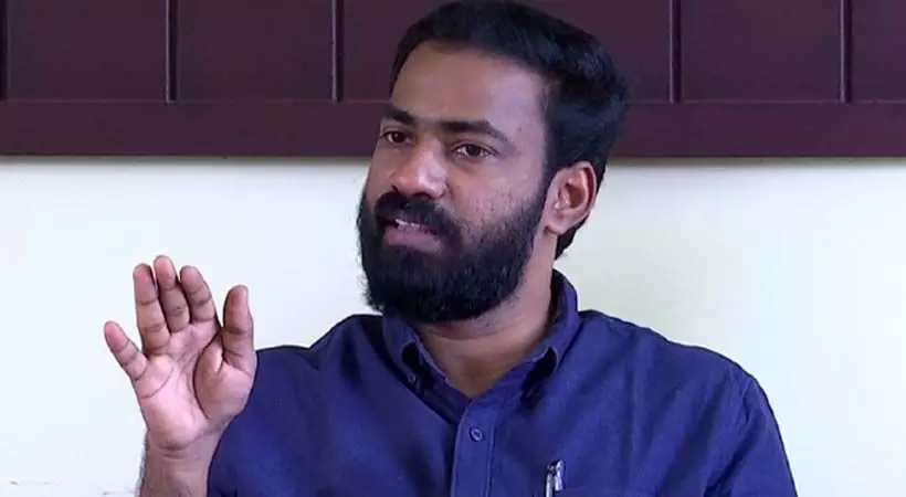 ബോംബ് നിര്മാണത്തിനിടെ കൊല്ലപ്പെട്ട ഷെറിന് ഡിവൈഎഫ്ഐ പ്രവര്ത്തകനല്ല: രക്തസാക്ഷിയാക്കിയ മേഖല കമ്മിറ്റിയെ തള്ളി വി.കെ സനോജ് ബോംബ് നിര്മാണത്തിനിടെ കൊല്ലപ്പെട്ട ഷെറിന് ഡിവൈഎഫ്ഐ പ്രവര്ത്തകനല്ല: രക്തസാക്ഷിയാക്കിയ മേഖല കമ്മിറ്റിയെ തള്ളി വി.കെ സനോജ്