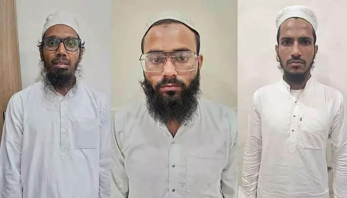 രാജ്യത്തുടനീളം ഭീകരാക്രമണങ്ങള് നടത്താന് പദ്ധതിയിട്ടു; കഴിഞ്ഞ ഒരു വര്ഷമായി എടിഎസിന്റെ നിരീക്ഷണത്തില്; മൂന്ന് ഐ എസ് ഭീകരര് ഗുജറാത്തില് പിടിയില് രാജ്യത്തുടനീളം ഭീകരാക്രമണങ്ങള് നടത്താന് പദ്ധതിയിട്ടു; കഴിഞ്ഞ ഒരു വര്ഷമായി എടിഎസിന്റെ നിരീക്ഷണത്തില്; മൂന്ന് ഐ എസ് ഭീകരര് ഗുജറാത്തില് പിടിയില്