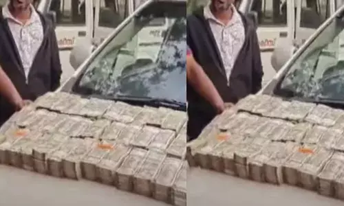 കാറിന്റെ വരവിൽ തന്നെ പന്തികേട്; കൈ കാണിച്ച് നിർത്തിയുള്ള പരിശോധനയിൽ കണ്ടത് ഞെട്ടിപ്പിക്കുന്ന കാഴ്ച; വണ്ടിക്കുള്ളിൽ കോടികളുടെ തിളക്കം; കൈയ്യോടെ പൊക്കി പോലീസ് കാറിന്റെ വരവിൽ തന്നെ പന്തികേട്; കൈ കാണിച്ച് നിർത്തിയുള്ള പരിശോധനയിൽ കണ്ടത് ഞെട്ടിപ്പിക്കുന്ന കാഴ്ച; വണ്ടിക്കുള്ളിൽ കോടികളുടെ തിളക്കം; കൈയ്യോടെ പൊക്കി പോലീസ്