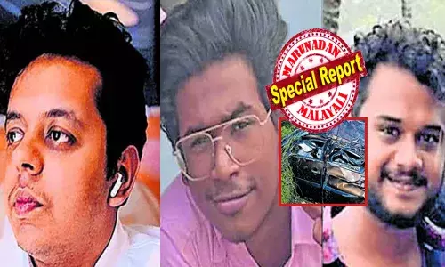 ചിറ്റൂരിൽ യാത്രപോയി മടങ്ങുകയായിരുന്ന ആ കൂട്ടുകാർ; പതിവ് ഡ്രൈവിങ്ങിനിടെ റോഡിന് കുറുകെ കാട്ടുപന്നിയുടെ ചാട്ടത്തിൽ കേട്ടത് ഉഗ്ര ശബ്ദം; നിമിഷ നേരം കൊണ്ട് കാർ മൈൽക്കുറ്റിയിലും മരത്തിലും ഇടിച്ച് നേരെ പാടത്തേക്ക് മറിഞ്ഞ് ദാരുണ കാഴ്ച; കുടുങ്ങിയവരെ രക്ഷിക്കാൻ പെടാപ്പാട് പെട്ട് പോലീസ് പാലക്കാട്ട് മൂന്ന് പേരുടെ ജീവനെടുത്ത അപകടത്തിന്റെ നടുക്കം മാറാതെ നാട്ടുകാർ ചിറ്റൂരിൽ യാത്രപോയി മടങ്ങുകയായിരുന്ന ആ കൂട്ടുകാർ; പതിവ് ഡ്രൈവിങ്ങിനിടെ റോഡിന് കുറുകെ കാട്ടുപന്നിയുടെ ചാട്ടത്തിൽ കേട്ടത് ഉഗ്ര ശബ്ദം; നിമിഷ നേരം കൊണ്ട് കാർ മൈൽക്കുറ്റിയിലും മരത്തിലും ഇടിച്ച് നേരെ പാടത്തേക്ക് മറിഞ്ഞ് ദാരുണ കാഴ്ച; കുടുങ്ങിയവരെ രക്ഷിക്കാൻ പെടാപ്പാട് പെട്ട് പോലീസ് പാലക്കാട്ട് മൂന്ന് പേരുടെ ജീവനെടുത്ത അപകടത്തിന്റെ നടുക്കം മാറാതെ നാട്ടുകാർ