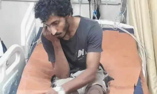 എക്സൈസിനെ കണ്ടതും യുവാവിന്റെ അതിരുവിട്ട പ്രവർത്തി; മെഡിക്കൽ കോളേജ് ആശുപത്രിയിൽ പ്രവേശിപ്പിച്ചു; വൈദ്യ പരിശോധന നടക്കുന്നുവെന്ന് ഡോക്ടർമാർ എക്സൈസിനെ കണ്ടതും യുവാവിന്റെ അതിരുവിട്ട പ്രവർത്തി; മെഡിക്കൽ കോളേജ് ആശുപത്രിയിൽ പ്രവേശിപ്പിച്ചു; വൈദ്യ പരിശോധന നടക്കുന്നുവെന്ന് ഡോക്ടർമാർ