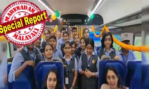 പാട്ടിലെ പലനിറമെങ്കിലും ഒറ്റമനസ്സായ് വിടര്ന്നിടുന്നു മുകുളങ്ങള് എന്ന അവസാന വരി രാജ്യത്തിന്റെ നാനാത്വത്തിലുള്ള ഏകത്വത്തിന്റെ കരുത്തും ലയവും വിളിച്ചറിയിക്കുന്നതെന്ന് പ്രിന്സിപ്പള്; എളമക്കര സരസ്വതി വിദ്യാലയത്തിലെ അസംബ്ലി ഗീതം വീണ്ടും റെയില്വേ പങ്കുവച്ചു; പരമപവിത്രമതാമീ മണ്ണില് ഭാരതാംബിയെ പൂജിക്കാന്: ഗണഗീത വിവാദം തുടരും പാട്ടിലെ പലനിറമെങ്കിലും ഒറ്റമനസ്സായ് വിടര്ന്നിടുന്നു മുകുളങ്ങള് എന്ന അവസാന വരി രാജ്യത്തിന്റെ നാനാത്വത്തിലുള്ള ഏകത്വത്തിന്റെ കരുത്തും ലയവും വിളിച്ചറിയിക്കുന്നതെന്ന് പ്രിന്സിപ്പള്; എളമക്കര സരസ്വതി വിദ്യാലയത്തിലെ അസംബ്ലി ഗീതം വീണ്ടും റെയില്വേ പങ്കുവച്ചു; പരമപവിത്രമതാമീ മണ്ണില് ഭാരതാംബിയെ പൂജിക്കാന്: ഗണഗീത വിവാദം തുടരും