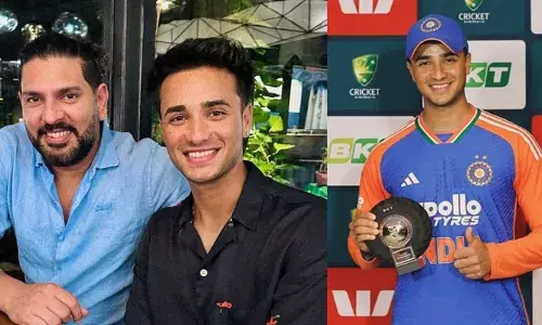 അവന്റെ കയ്യില്‍ പത്ത് ബാറ്റുകളുണ്ടാകും; രണ്ടെണ്ണം മാത്രമേ ഉള്ളുവെന്നു പറയും; ചിലപ്പോള്‍ കരയുകയും ചെയ്യും; എന്നാലും സ്വന്തം ബാറ്റ് ആര്‍ക്കും കൊടുക്കില്ല;  അഭിഷേക് ശര്‍മയുടെ പ്രത്യേക സ്വഭാവത്തെക്കുറിച്ച് യുവരാജ് സിങ്