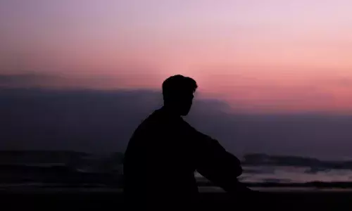 സംസാരത്തിൽ പന്തികേട് തോന്നി ആശുപത്രിയിലെത്തിച്ചു; ആലപ്പുഴ ബീച്ചിൽ വിഷം കഴിച്ച് കടലിൽ ചാടി ആത്മഹത്യാ ശ്രമം; യുവാവിനെ രക്ഷിച്ച് ടൂറിസം പൊലീസ്