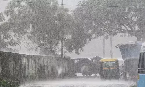 സംസ്ഥാനത്ത് തുലാവര്‍ഷം വീണ്ടും സജീവമായി; തിരുവനന്തപുരത്ത് ശക്തമായ മഴ; അരുവിക്കര ഡാമിന്റെ ഷട്ടര്‍ ഉയര്‍ത്തും; നാലു ജില്ലകളില്‍ യെല്ലോ അലര്‍ട്ട്