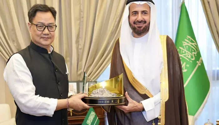 തീർഥാടകരുടെ ക്ഷേമവും സൗകര്യവും ഉറപ്പാക്കണം..; സൗദിയിൽ ഹജ്ജ് കരാറിന് ഒപ്പിട്ട് കേന്ദ്രമന്ത്രി കിരൺ റിജിജു; ഇന്ത്യയിൽ നിന്ന് 1,75,025 തീർഥാടകർ