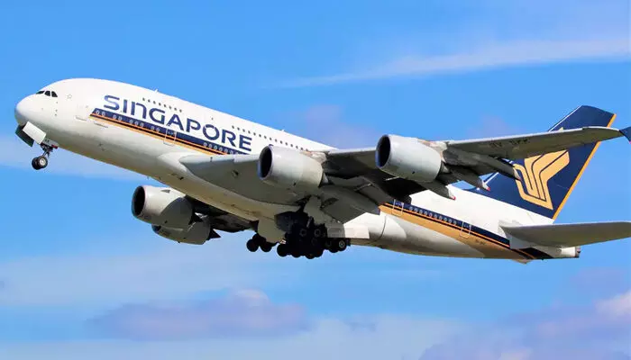 വിമാനത്തിനുള്ളിൽ വെച്ച് യാത്രക്കാരന് ഹൃദയാഘാതം; പരമാവധി രക്ഷിക്കാൻ ശ്രമിച്ച് ഡോക്ടർമാർ; കണ്ണീരോടെ നന്ദി പറഞ്ഞ് ഭാര്യ