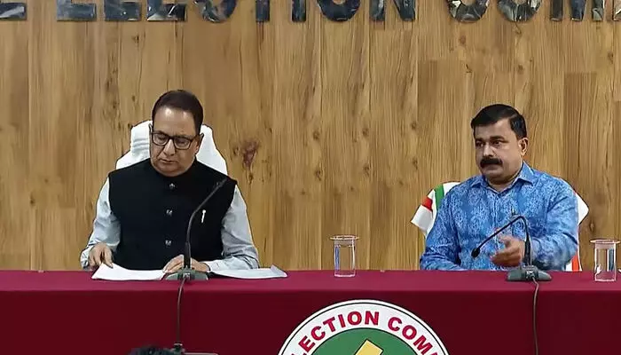 തദ്ദേശപ്പോരിന് ഒരുങ്ങി കേരളം;  സംസ്ഥാനത്ത് ആകെ 33746 പോളിങ് സ്റ്റേഷനുകള്‍;  നാമനിര്‍ദേശ പത്രിക 14 മുതല്‍ നല്‍കാം; പഞ്ചായത്തുകളില്‍ 25,000 രൂപ, കോര്‍പ്പറേഷനില്‍ ഒന്നര ലക്ഷം വരെ; സ്ഥാനാര്‍ത്ഥികള്‍ക്ക് ചെലവഴിക്കാവുന്ന തുക ഇങ്ങനെ